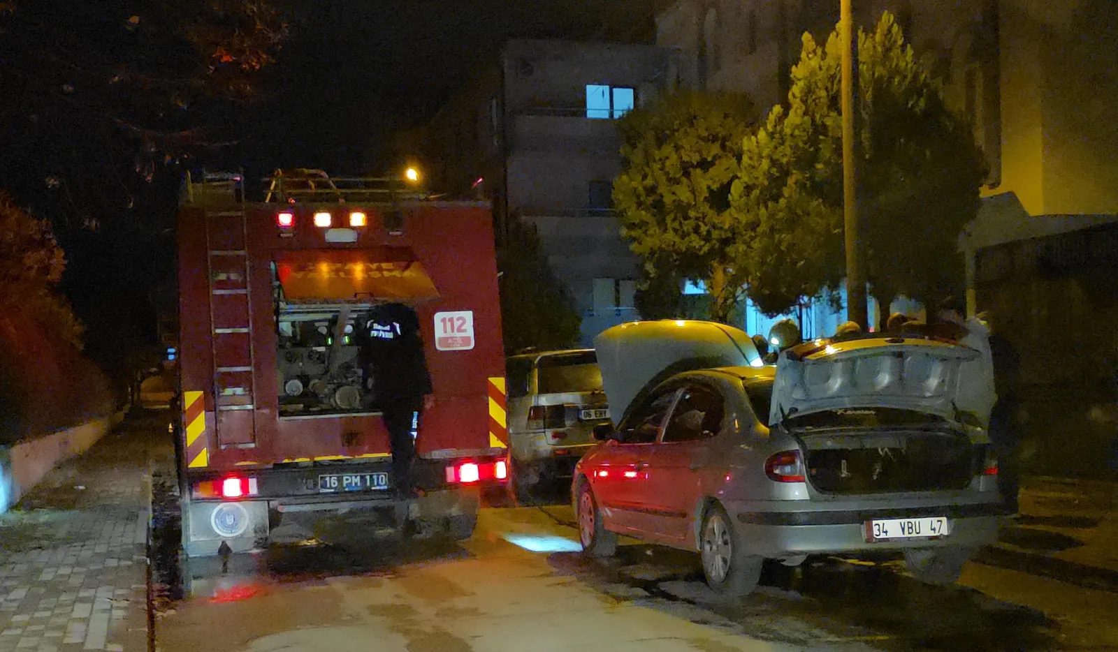Süleymaniye Mahallesi’nde park halindeki araç yandı