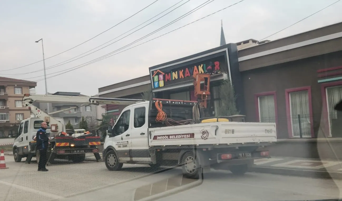 Berra'nın hayatını kaybettiği anaokulunun tabelası indirildi