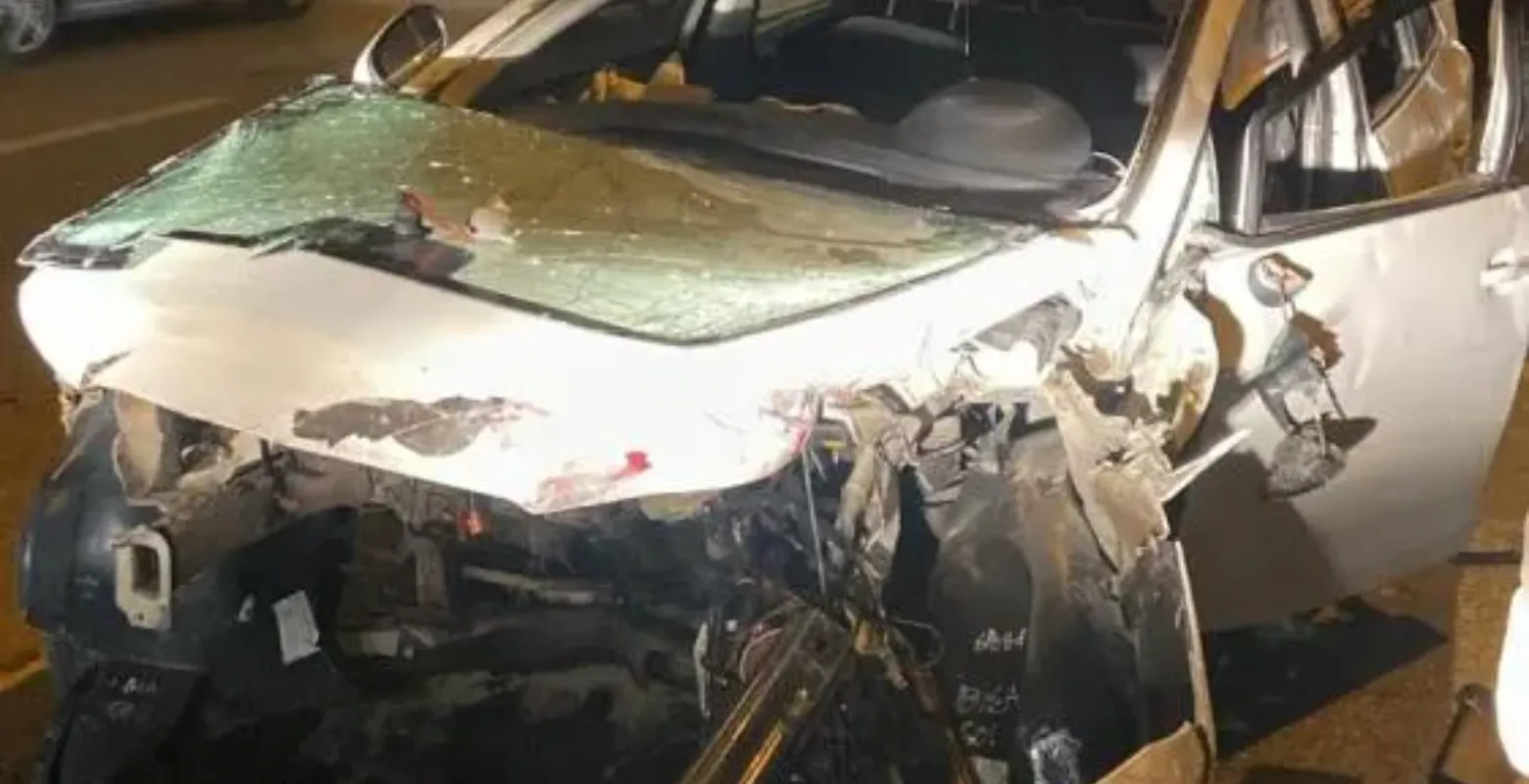 Trafikte korku dolu anlar! Makas atarken yayaya çarptı