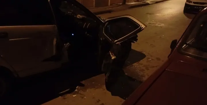 Feci kazada araçta sıkıştılar