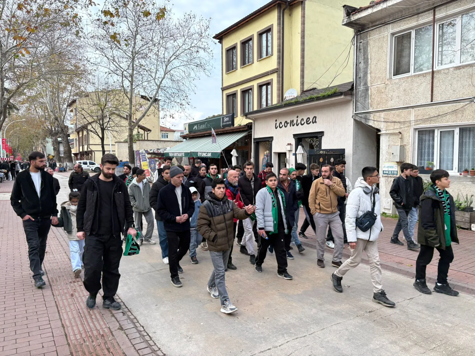 İnegöl Ateş Karıncaları gençlerle İznik tarihi gezisi yaptı