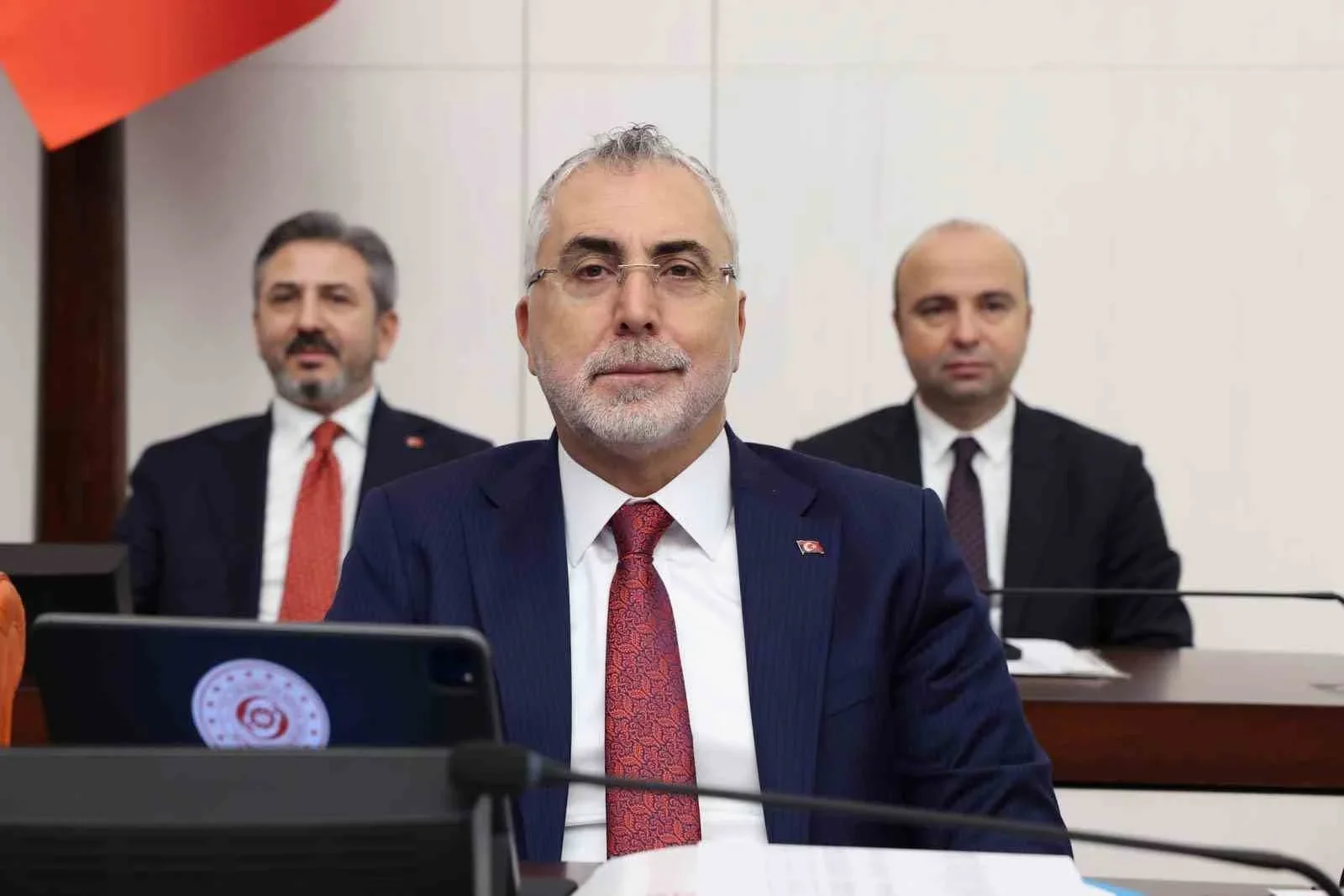 Vedat Işıkhan: 2026 asgari ücret için komisyon çalışıyor