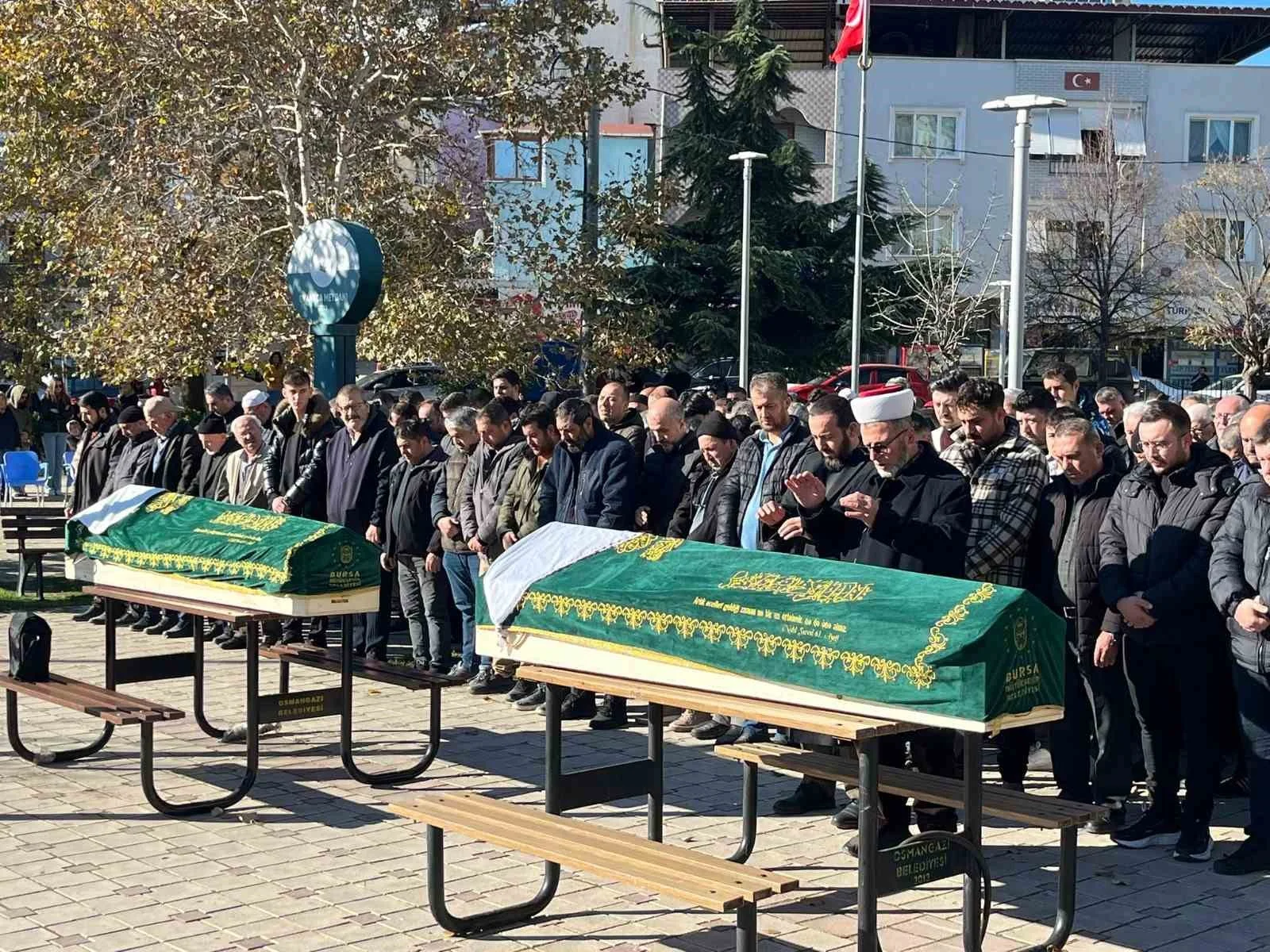 Kızını öldürüp intihar etmişti! Yan yana gömüldüler