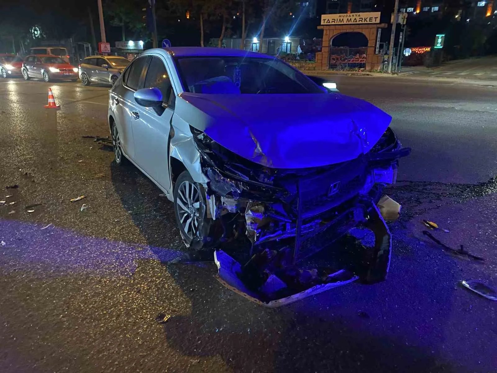 Bursa Mudanya’da iki otomobil çarpıştı: 1 ağır yaralı