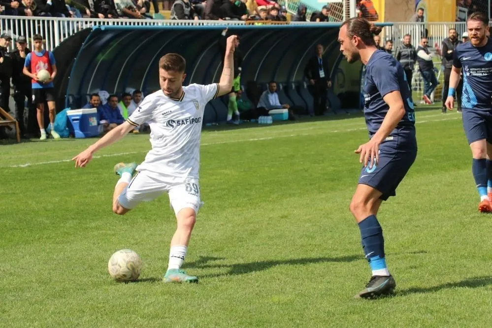 Silahlı saldırıya uğrayan futbolcu kurtarılamadı