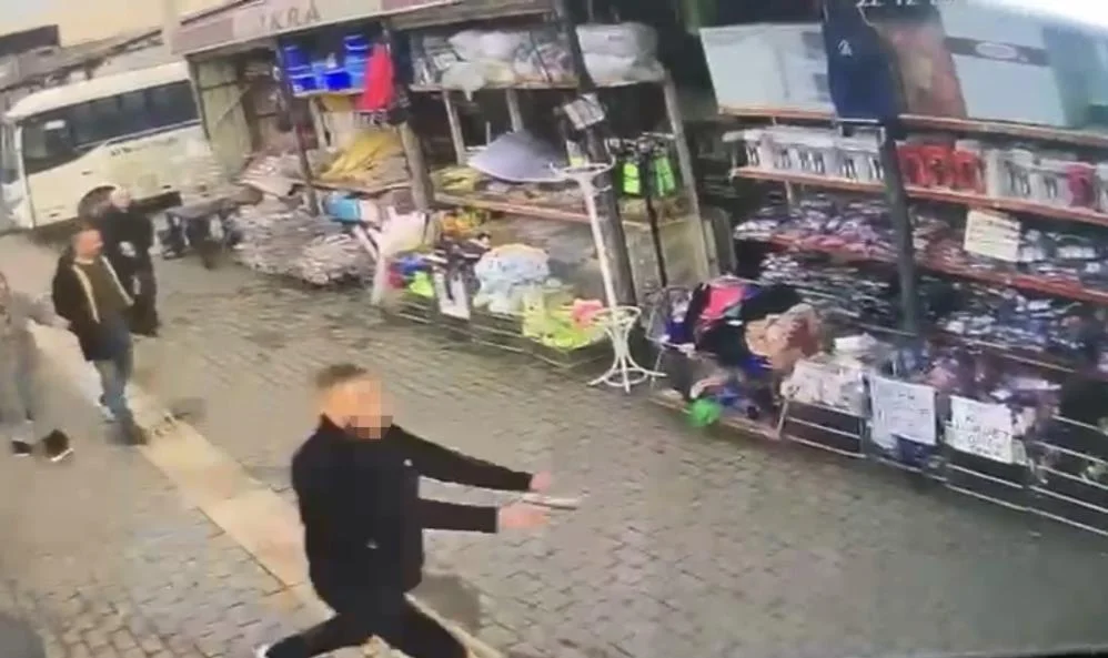 Cadde ortasında dehşet anları! Kurşunlar havada uçuştu