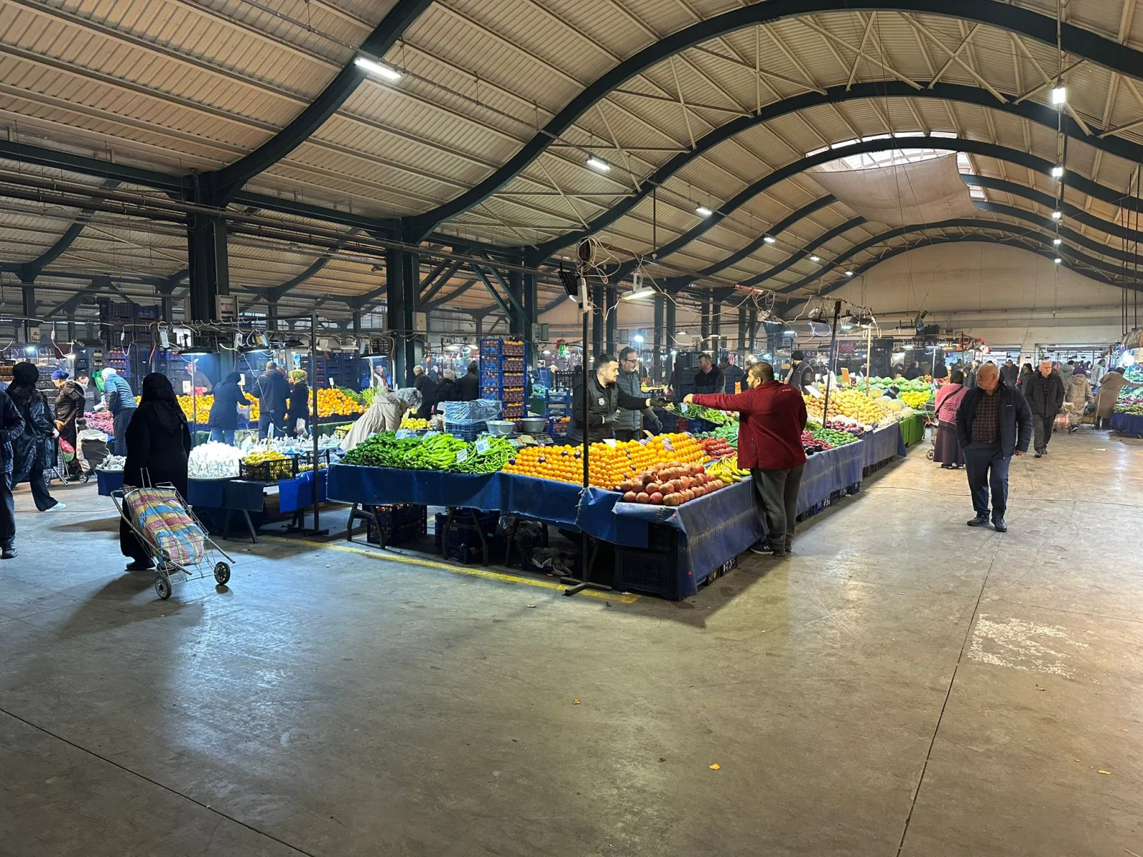 İnegöl Perşembe pazarında ürün fiyatları