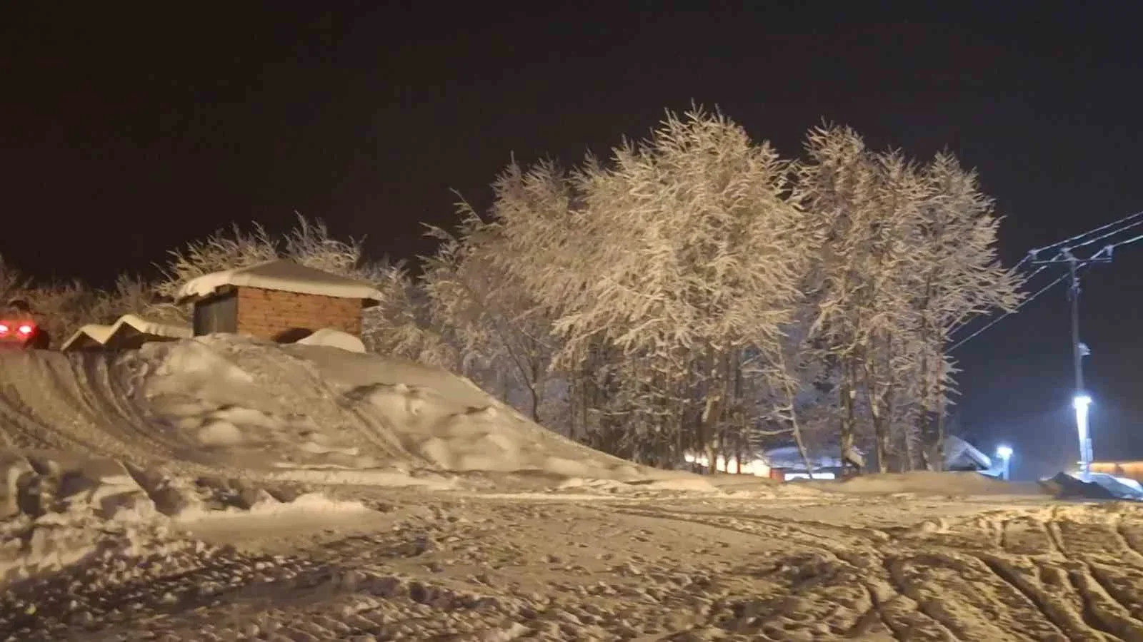 Rize’de kar yağışı başladı, yüksek kesimler beyaza büründü