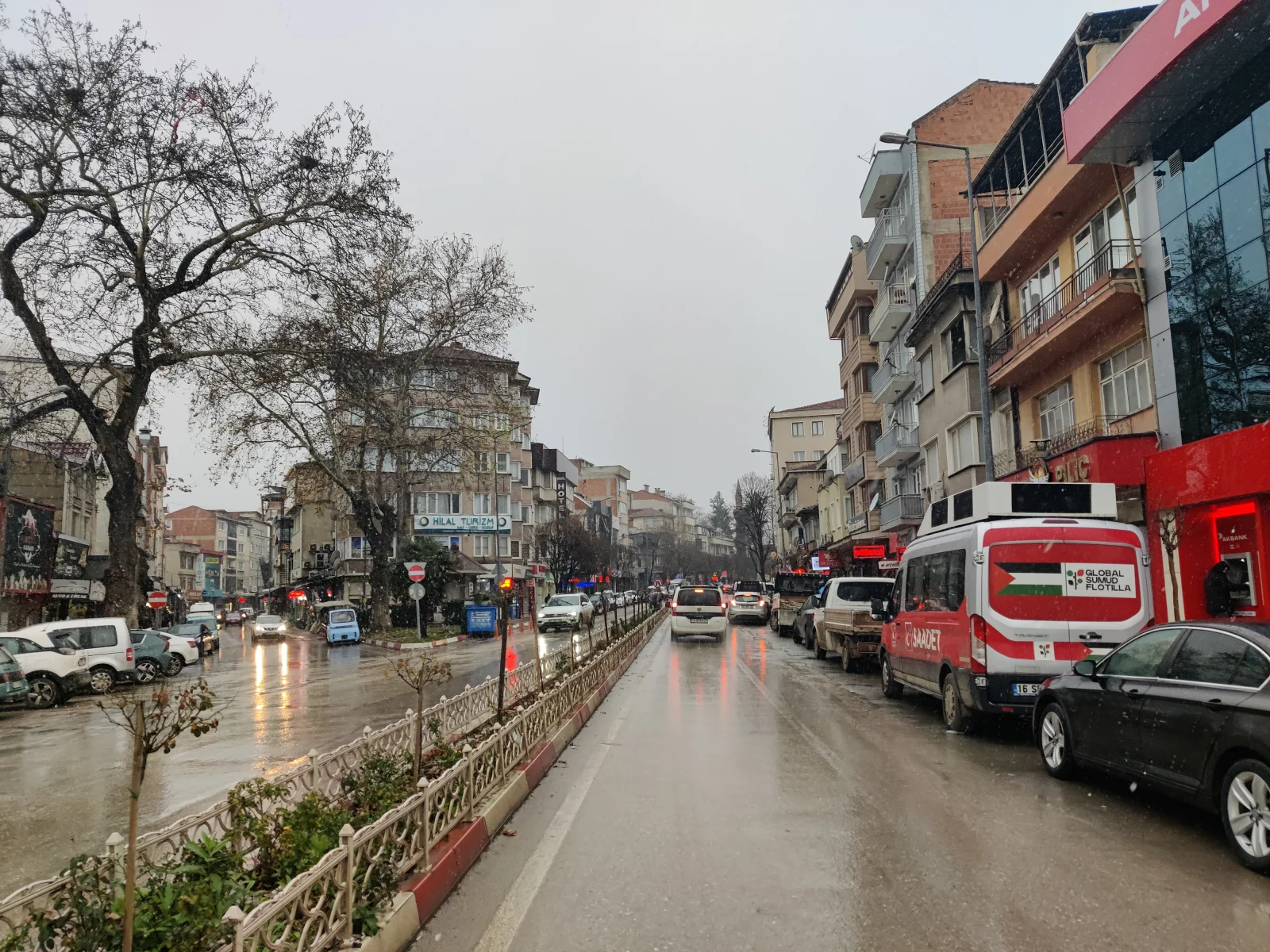 İnegöl’de kar yağışı merkezde de başladı