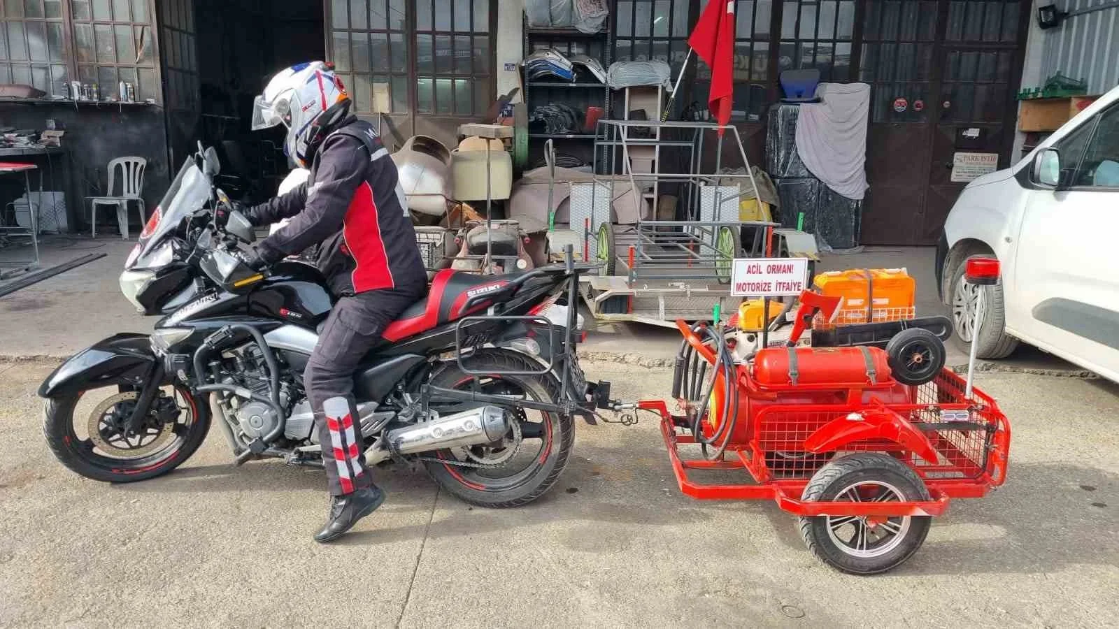 Motosikletlere özel taşınabilir yangın sistemi