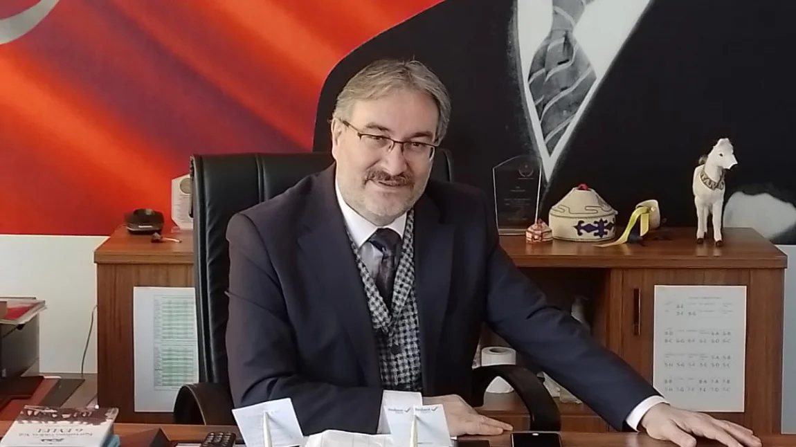 İnegöl’de eğitimci Orhan Erdoğan 40 emekli oldu