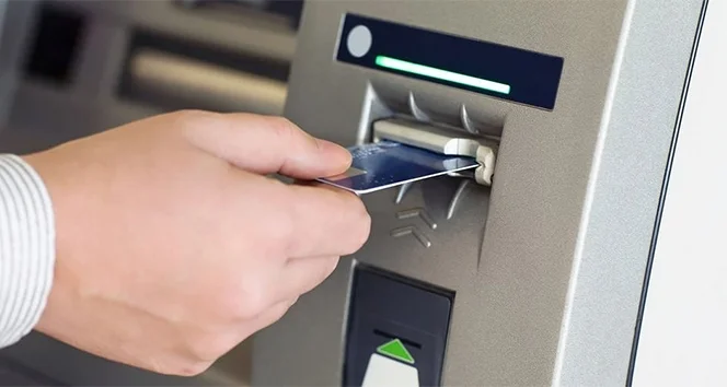 Bankamatiğe kartını takan bu mesajı görüyor!