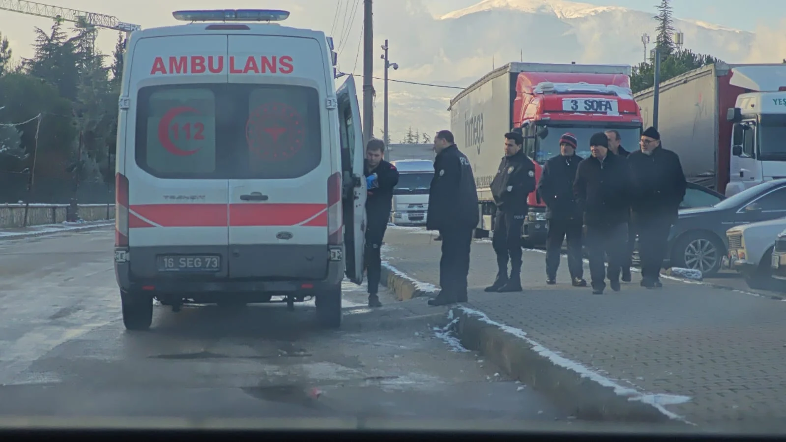 İnegöl’de bıçakla kendini kesen kişi hastaneye kaldırıldı