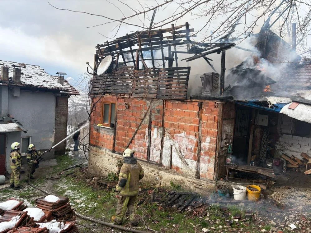 İnegöl'de kış günü evsiz kaldı!