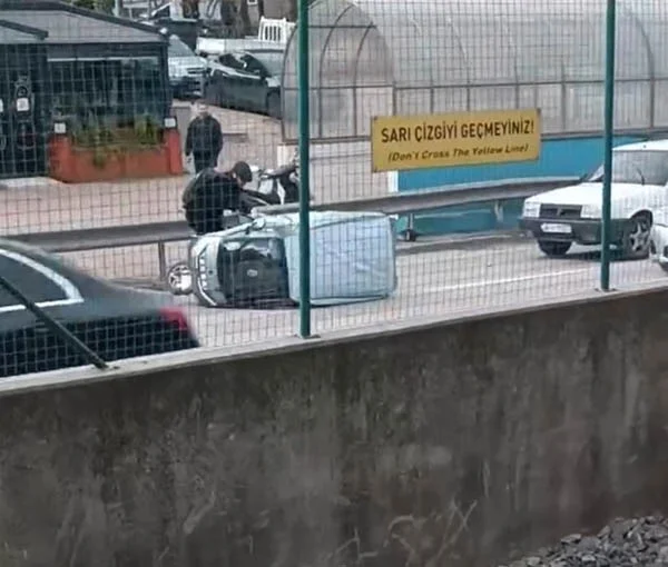 Şiddetli rüzgar mini otomobili devirdi!