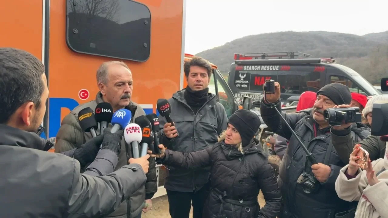 Balıkesir Erdek’te kayıp Elif Kumal için arama sürüyor