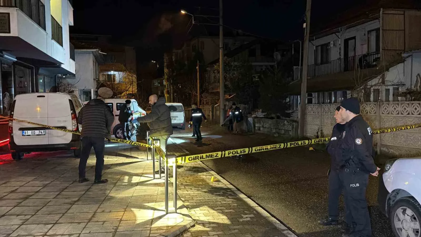 Düzce’de sokak ortasında silahla vurulan gençten acı haber