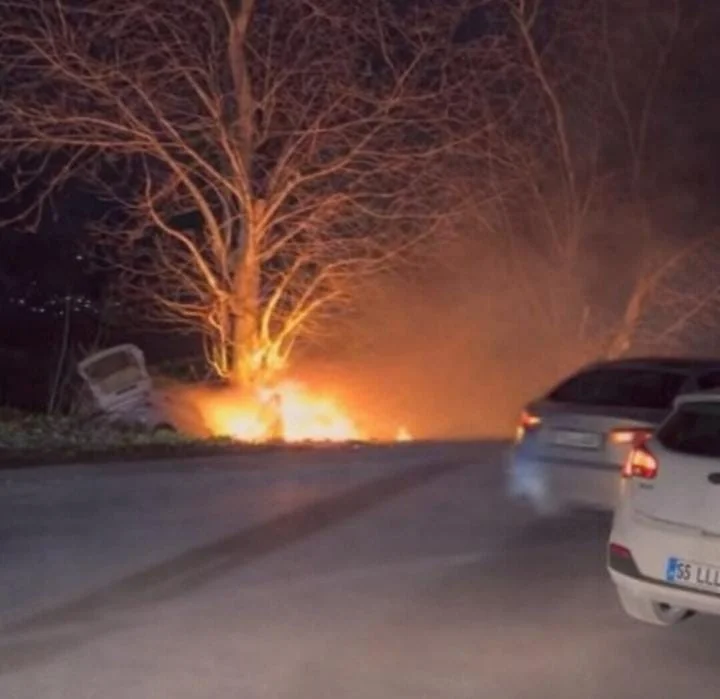 Gece yarısı dehşet! Otomobil alev topuna döndü