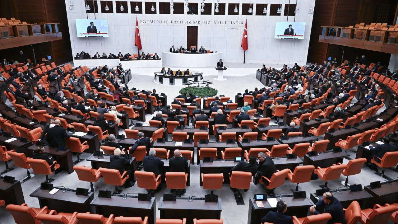 Milletvekili maaşı arttı, çift maaş 450 bin TL’ye çıktı