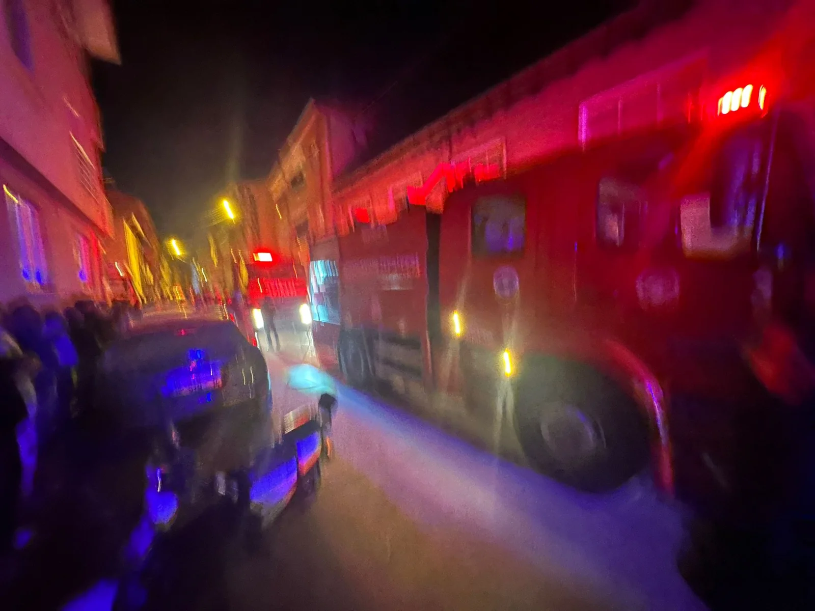 Sefa Sokak’ta Yangın Çıktı, İtfaiye Hızla Müdahale Etti