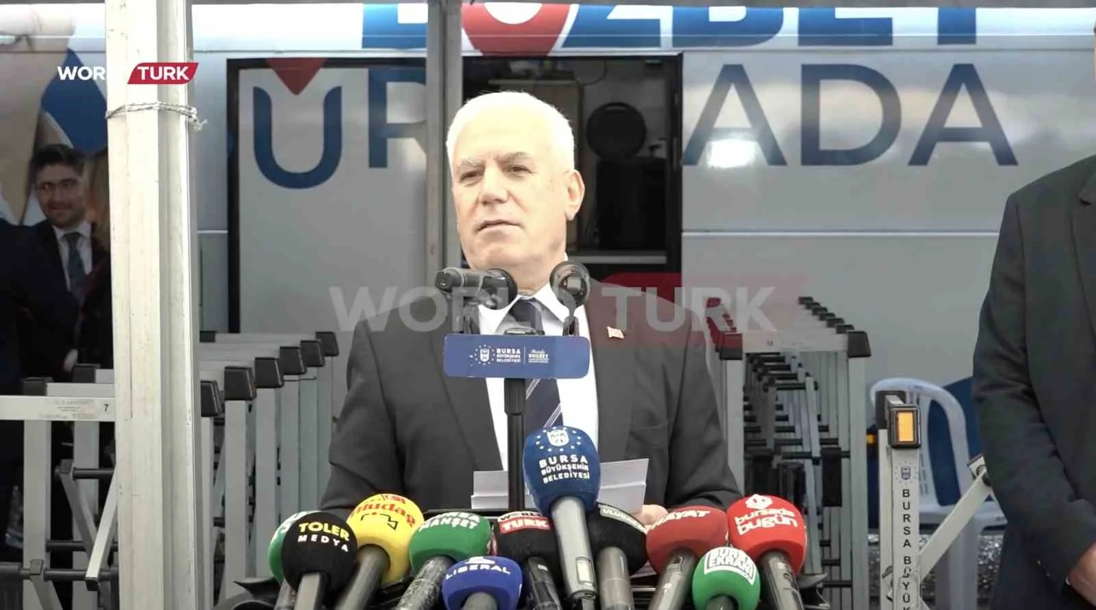 Bursa Büyükşehir Belediye Başkanı Bozbey’e saldırı girişimi kameralara yansıdı
