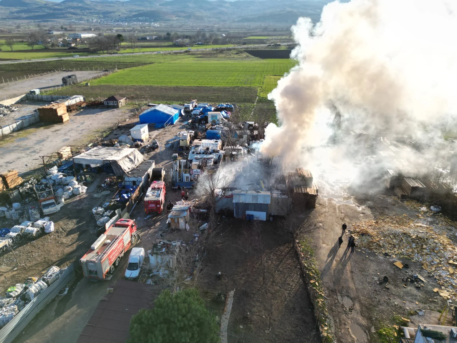 İnegöl'de yangın! İtfaiye seferber oldu