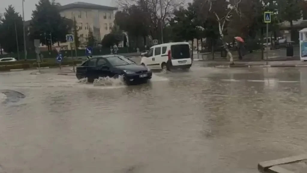 Saadet Partisi’nden AK Parti ve CHP’ye  Tepki