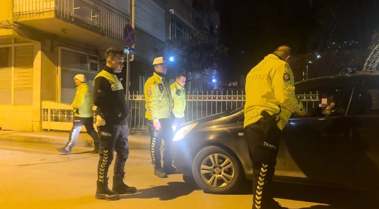 "Eşim gelmeden araçtan inmem" dedi, 1.45 promil alkollü çıktı