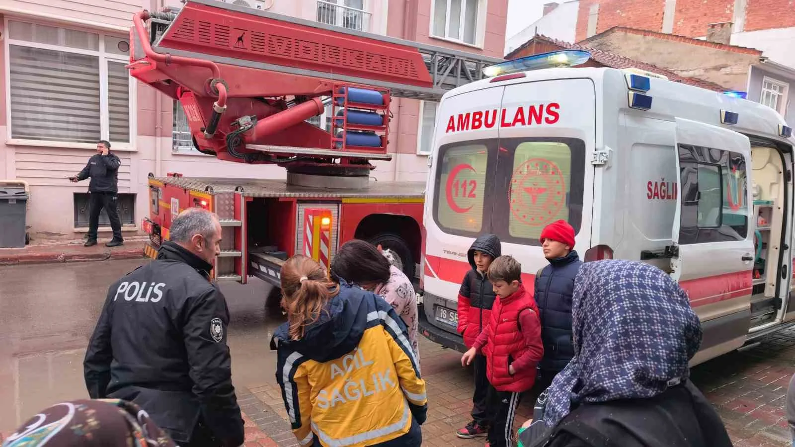 İnegöl’de apartman dairesinde çıkan yangında 2 kedi öldü