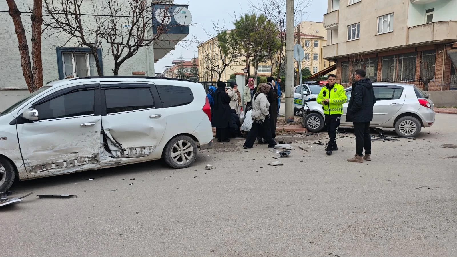Kemalpaşa Mahallesi’nde korkutan kaza! 2 çocuk yaralandı