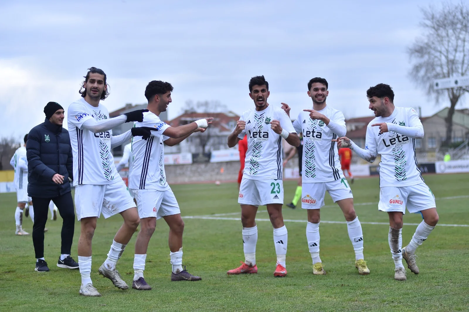 İnegöl Kafkasspor, Edirnespor’u 1-0 yenerek liderliğini korudu