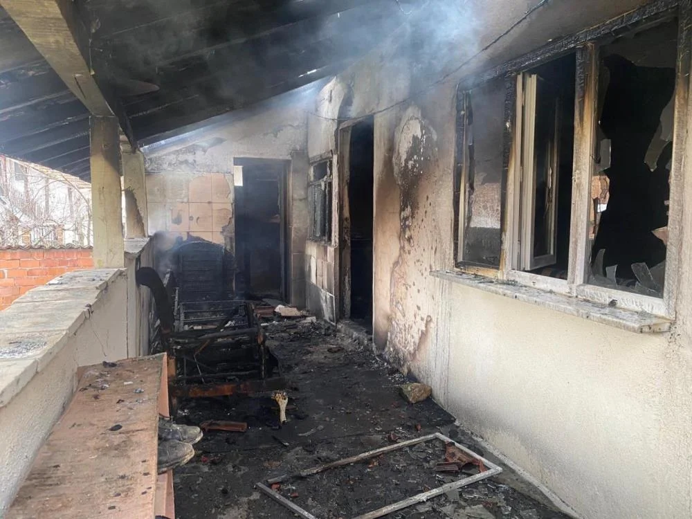 İnegöl'de kış günü evsiz kaldı