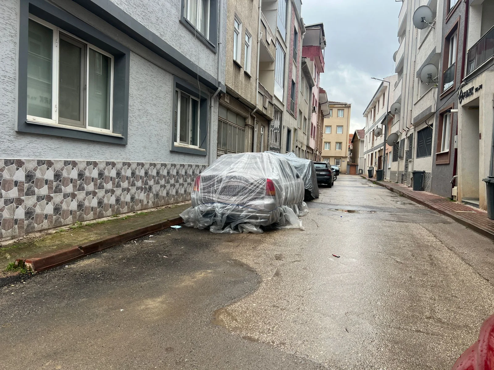 İnegöl'de aracını korumak için bakın ne yaptı!