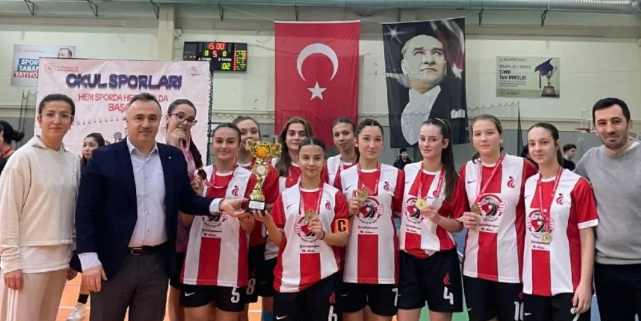 Liselerarası Futsal’da İnegöl Rüzgarı Esti