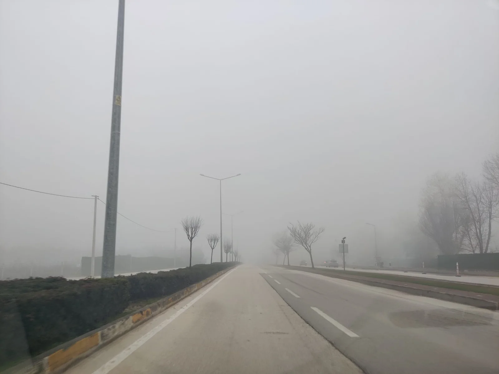 İnegöl’de Sabah Saatlerinde Sis Etkisini Gösterdi