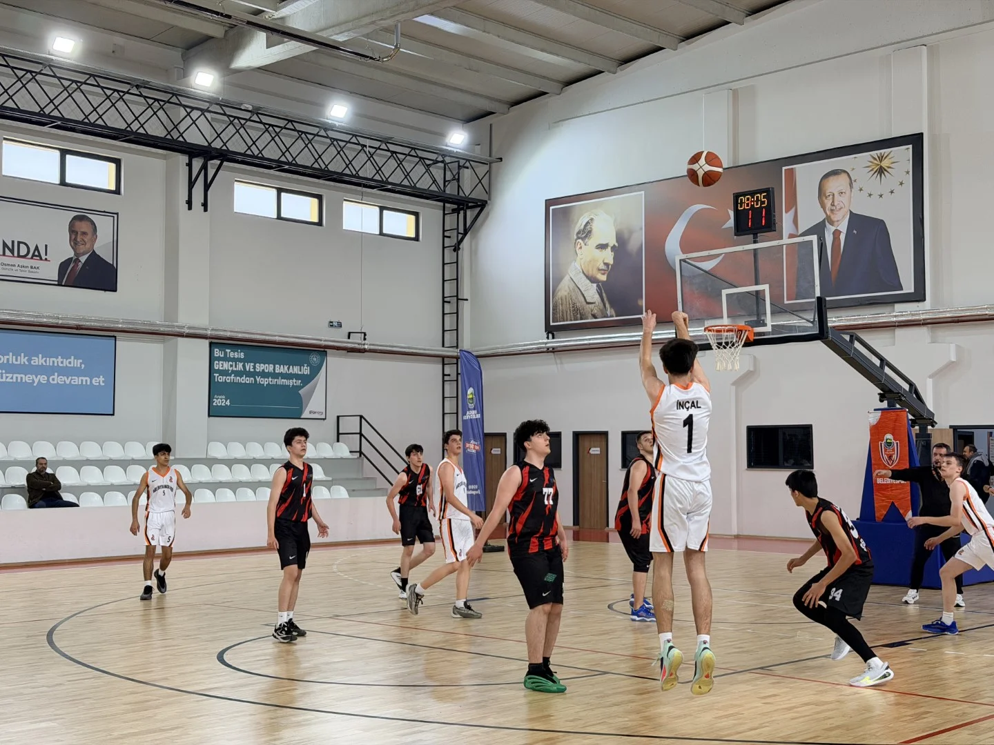 İnegöl’de spor fırtınası başladı! 3 bin 500 genç sahada