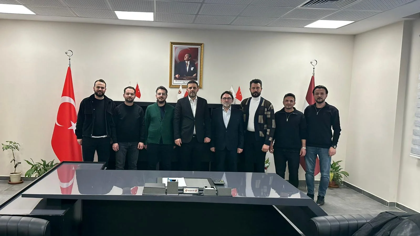 İnegöl Berberler Odası Adayı Dügen’den İnegölspor’a Destek