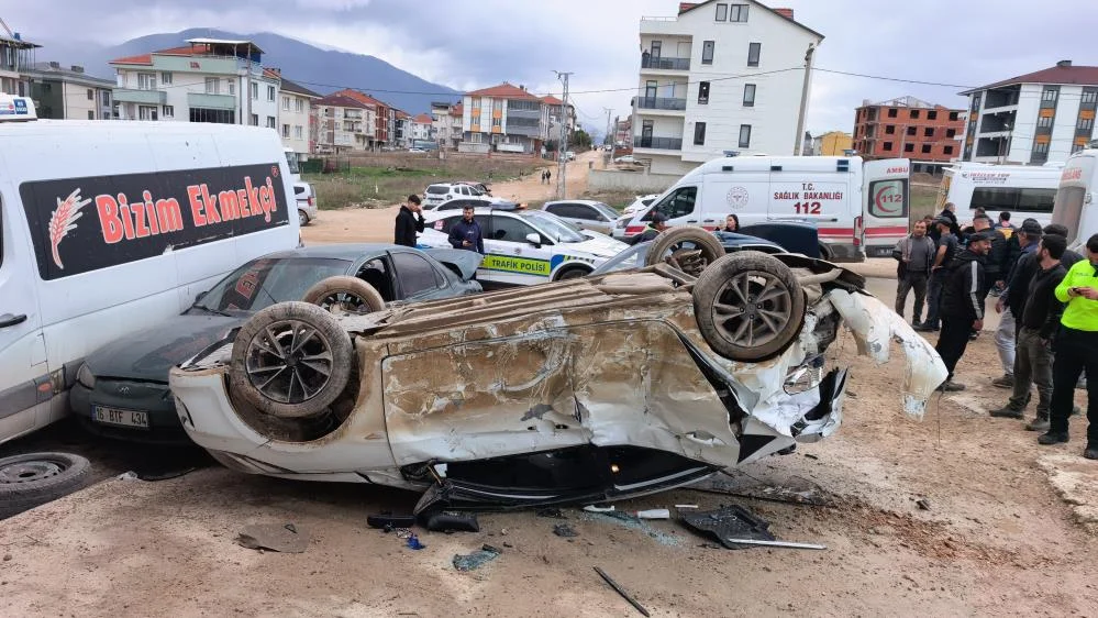 İnegöl'de ehliyetsiz sürücü dehşeti! 4 öğrencinin hayati tehlikesi sürüyor