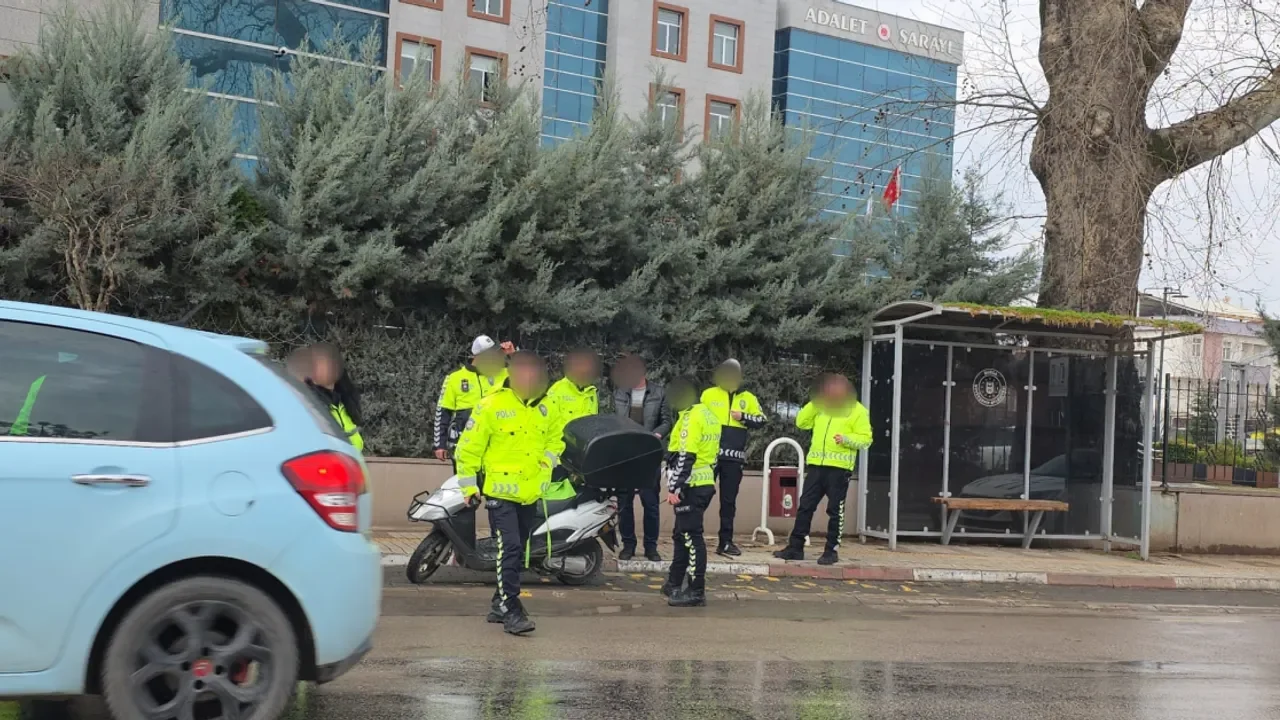 İnegöl Adliyesi Önünde Trafik Uygulamasında Gerginlik