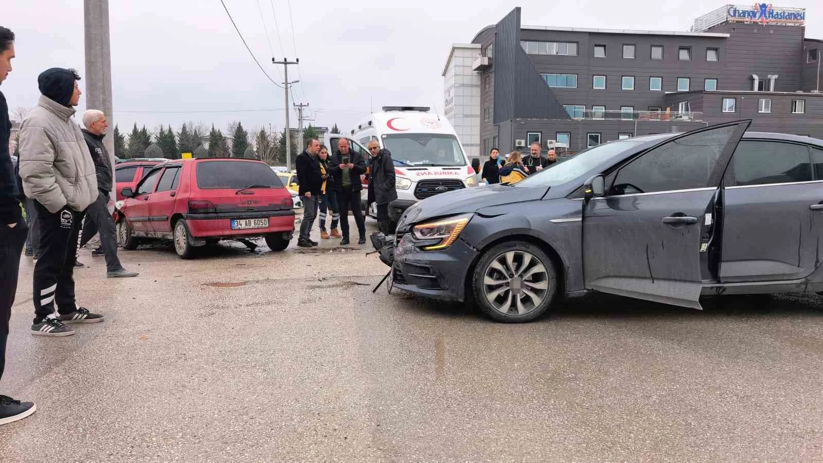 Bursa’da otomobiller çarpıştı: 1 yaralı