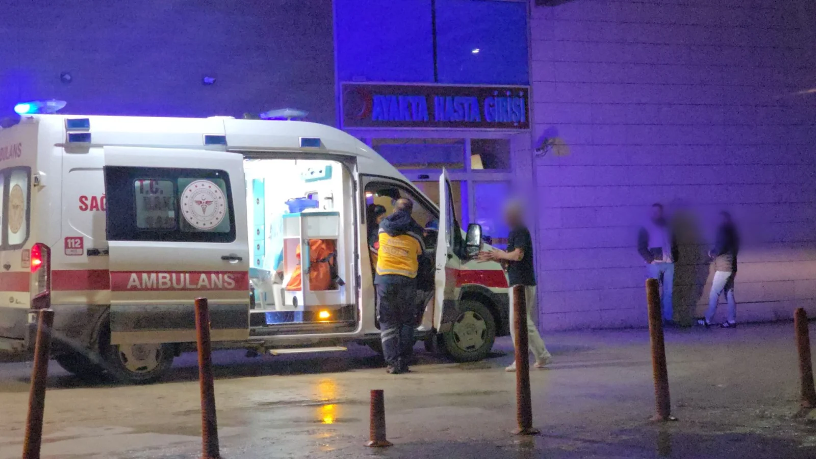 Cadde üzerinde ki kavgada kafasını yardılar