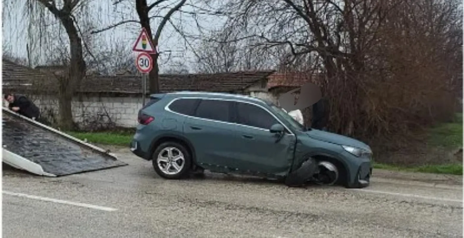 İnegöl'de kontrolden çıkan araç karşı şeride uçtu!