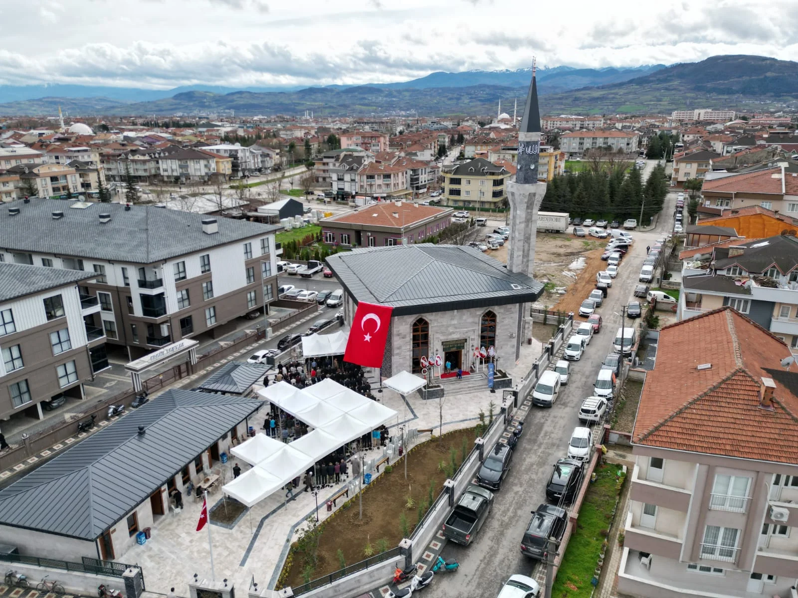 Bedri Huy ve Ailesi Camii Dualarla Açıldı