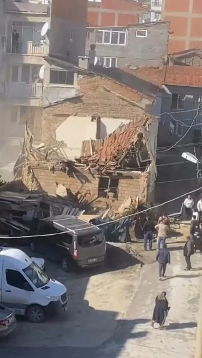 Metruk bina yerle bir oldu