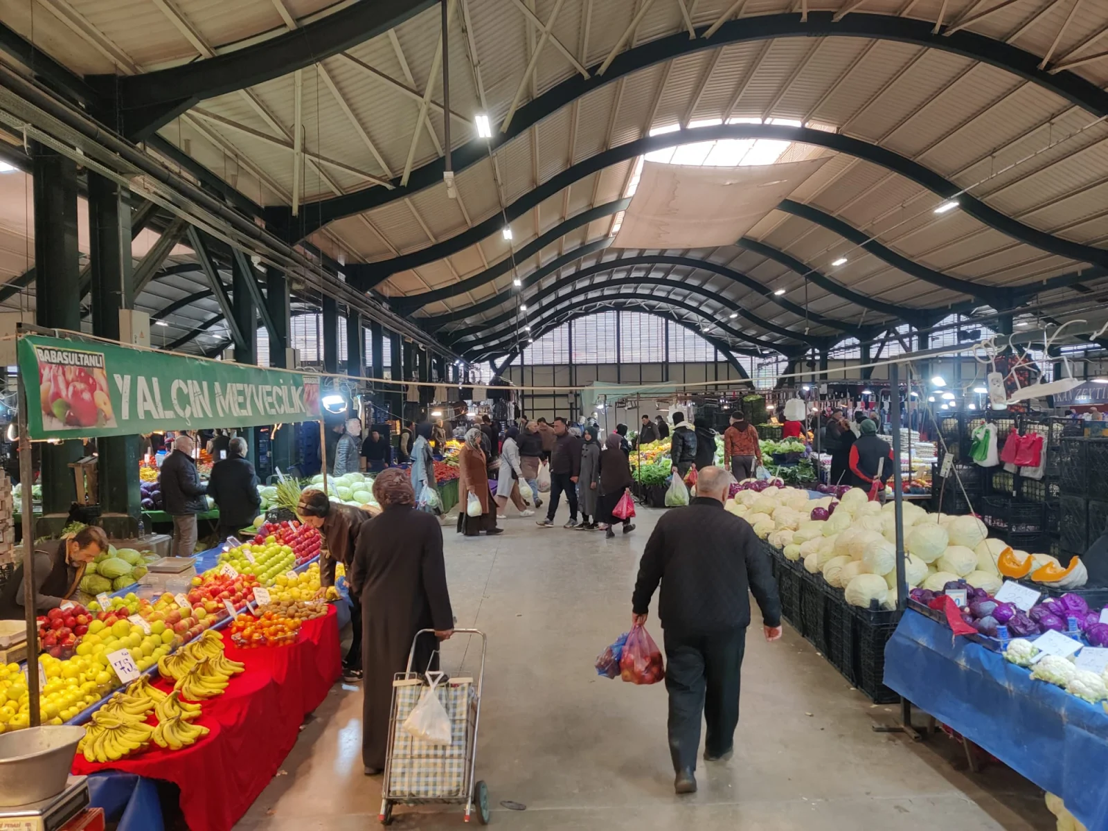 İnegöl'de Ramazanın ilk gününde pazar fiyatları