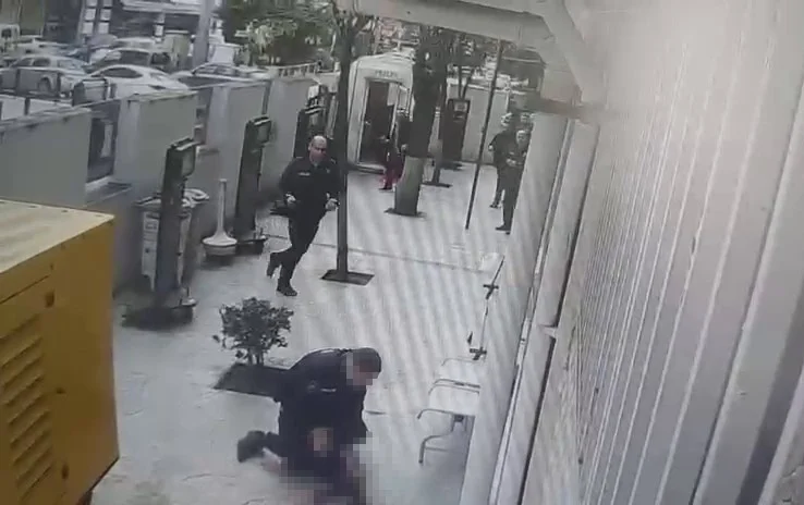 Polisin silahını alıp intihar etti!