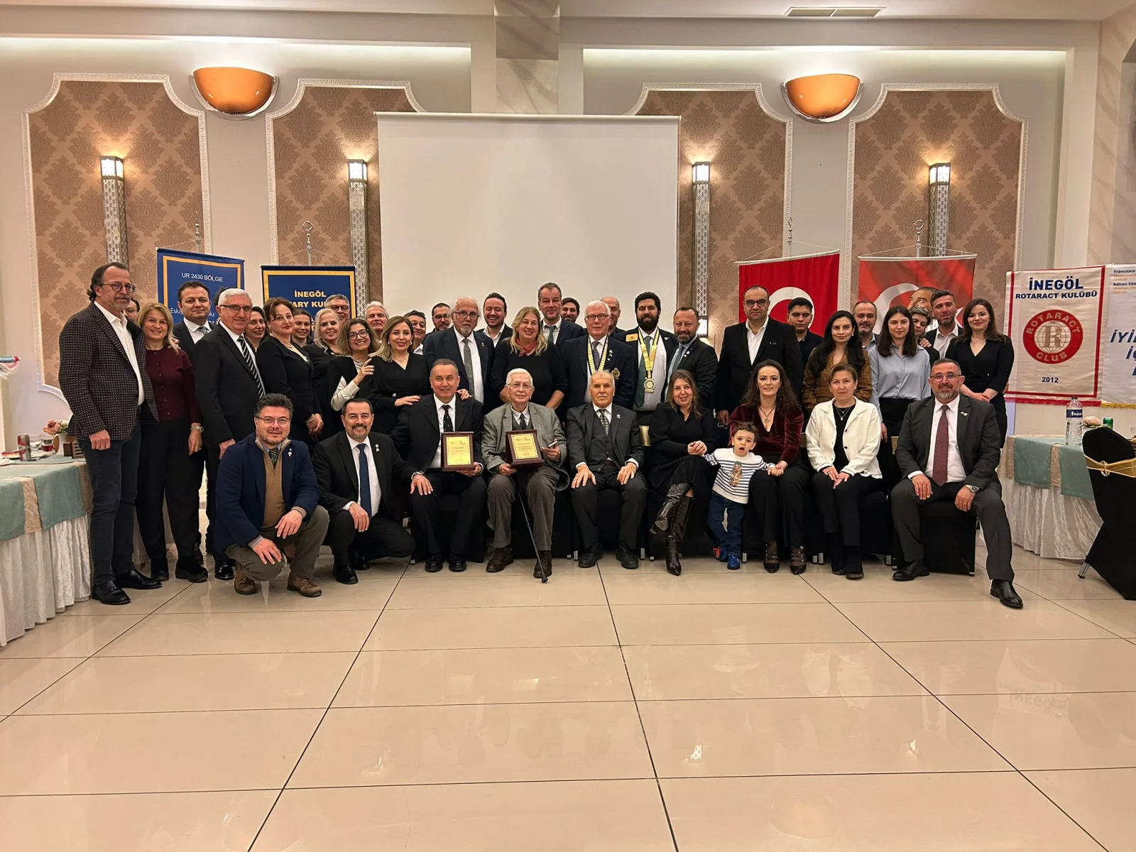 İnegöl Rotary Kulübü, topluma örnek isimleri onurlandırdı