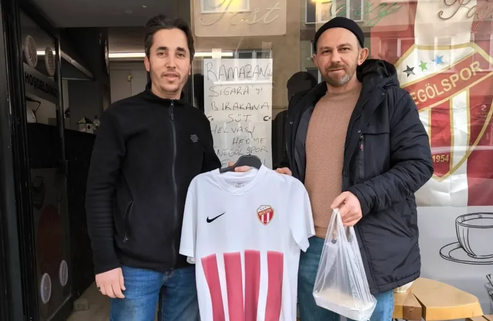 Sigarayı bırakana tatlı ve İnegölspor forması hediye