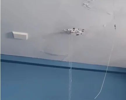 İnegöl'de çatı delindi bina göle döndü