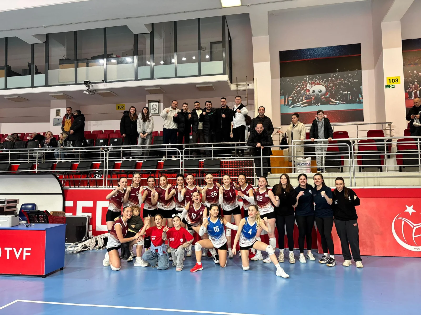 İnegöl Voleybol Seçkin Spor Kulübü Bölgesel Lig’e galibiyetle başladı